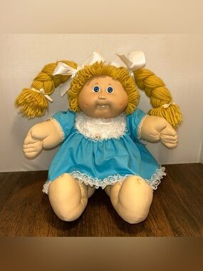 Cabbage Patch Kids Doll Blonde Hair Doll with Blue Eyes Vintage 1985